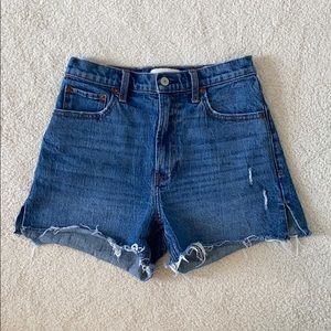 Abercrombie & Fitch | high rise 4” Jean shorts